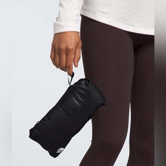 The North Face Women's Black Puffer Vest - Picture 5 of 11